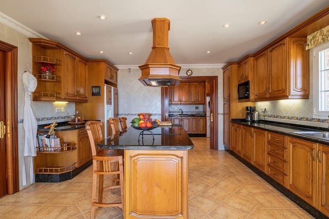 4 sovrum Finca/Hus på landet till salu i Nerja med pool garage - 3 800 000 € (Ref: 9220266)