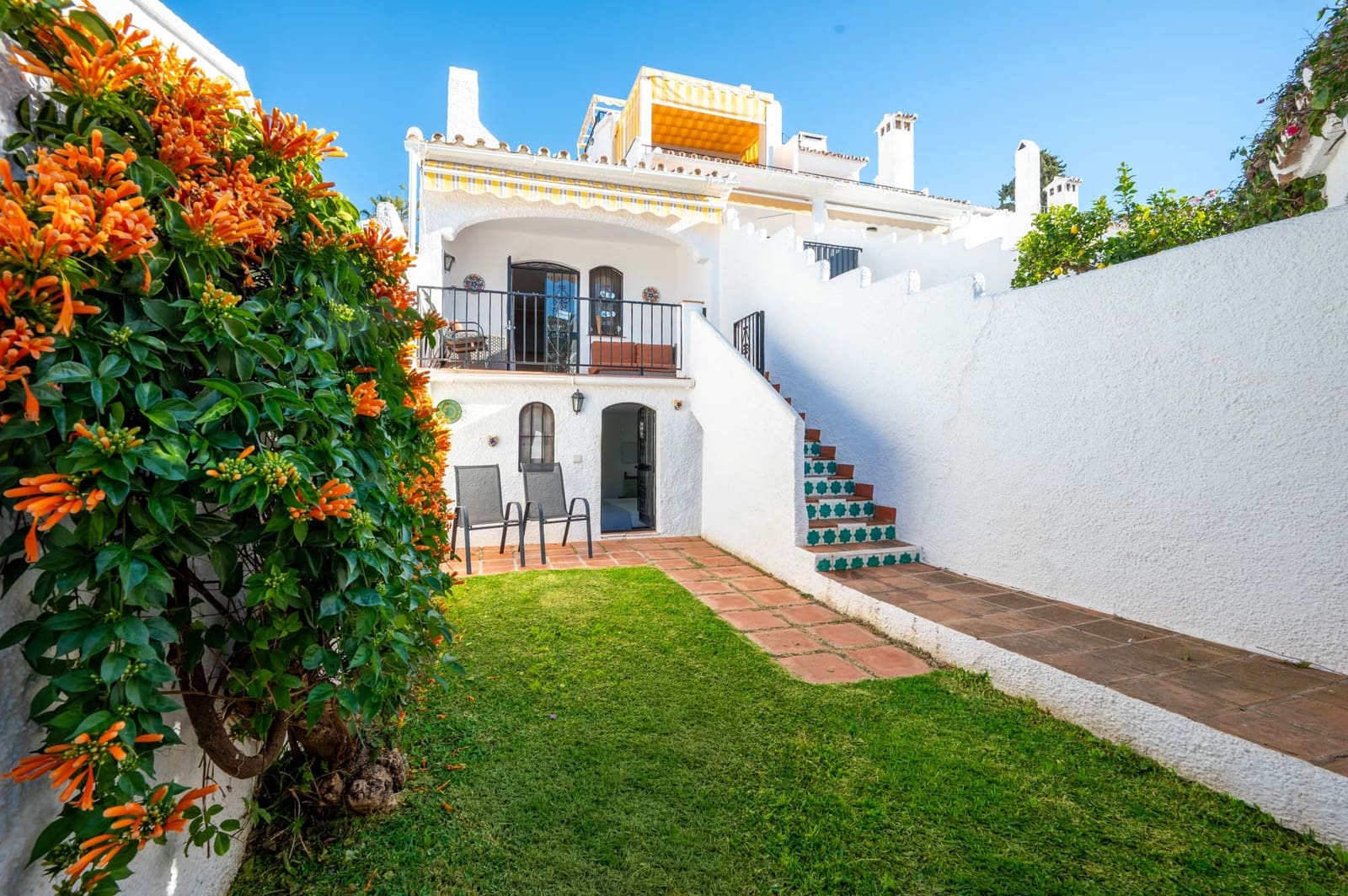 2 makuuhuone Omakotitalo myytävänä paikassa Nerja mukana uima-altaan - 275 000 € (Ref: 9513419)