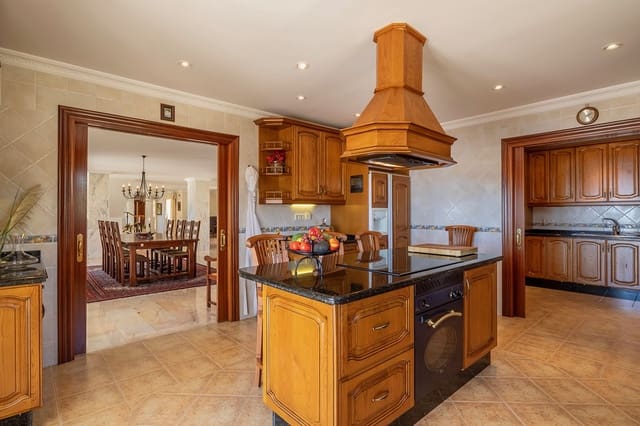 4 sovrum Finca/Hus på landet till salu i Nerja med pool garage - 3 300 000 € (Ref: 9532445)