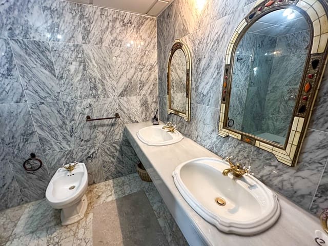 4 Zimmer Haus zu verkaufen in Almuñécar mit Pool Garage - 575.000 € (Ref: 9552260)