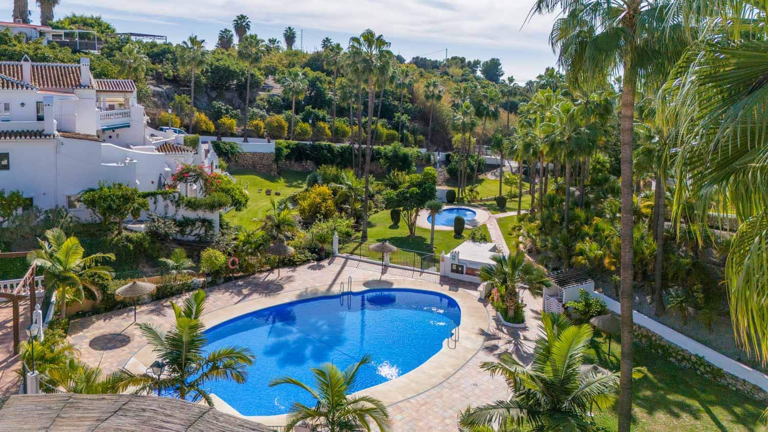 2 sovrum Lägenhet till salu i Nerja med pool - 449 000 € (Ref: 9598142)