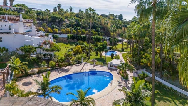 2 sovrum Lägenhet till salu i Nerja med pool - 449 000 € (Ref: 9598142)