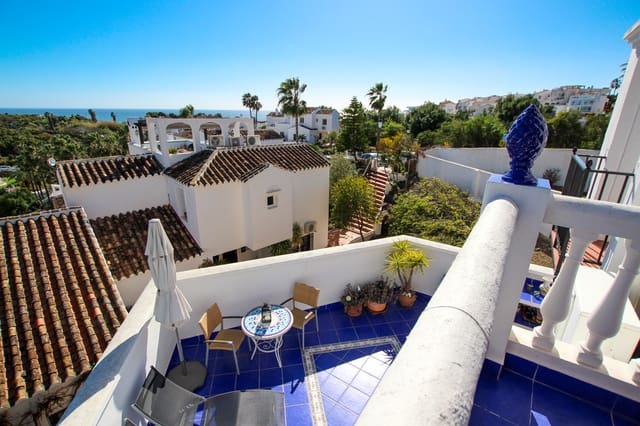 2 sovrum Lägenhet till salu i Nerja med pool - 449 000 € (Ref: 9598142)