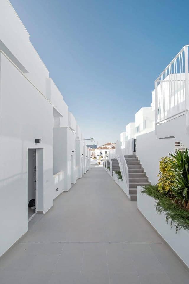 2 soverom Hus til salgs i Nerja med svømmebasseng garasje - € 649 000 (Ref: 9606318)