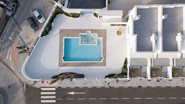 2 quarto Casa em Banda para venda em Nerja com piscina garagem - 649 000 € (Ref: 9606318)