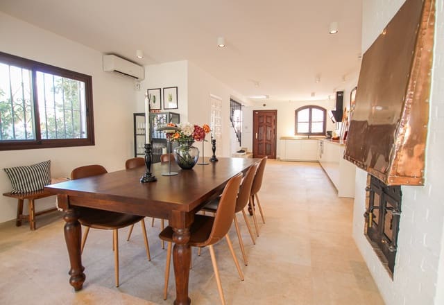 2 makuuhuone Huvila myytävänä paikassa Nerja mukana uima-altaan - 475 000 € (Ref: 9635043)