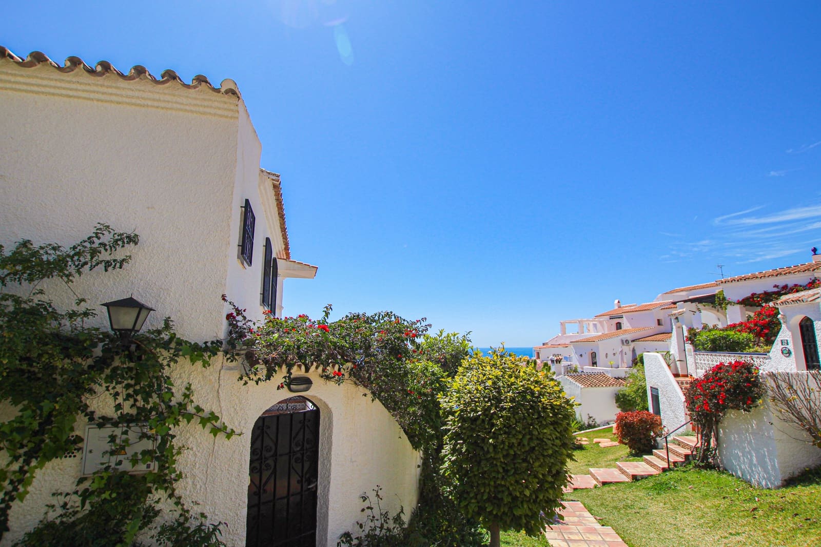 2 bedroom Townhouse for sale in Nerja with pool - € 570,000 (Ref: 9737170)