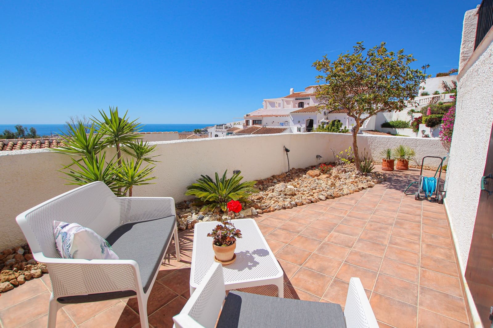 2 bedroom Townhouse for sale in Nerja with pool - € 570,000 (Ref: 9737170)