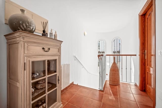 6 soveværelse Villa til salg i Nerja med swimmingpool garage - € 1.150.000 (Ref: 9829561)