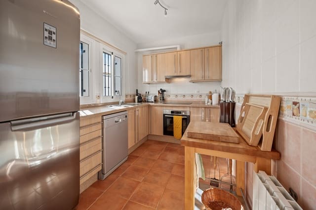 6 soveværelse Villa til salg i Nerja med swimmingpool garage - € 1.150.000 (Ref: 9829561)