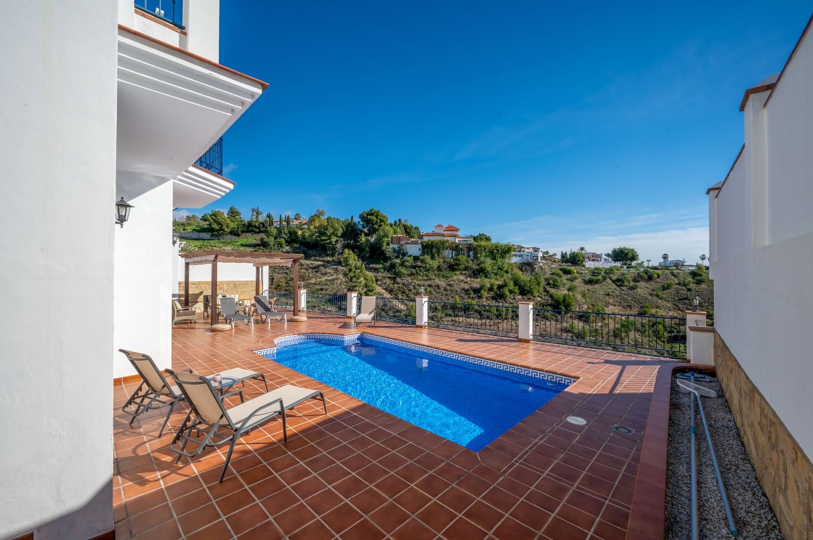 6 soveværelse Villa til salg i Nerja med swimmingpool garage - € 1.150.000 (Ref: 9829561)