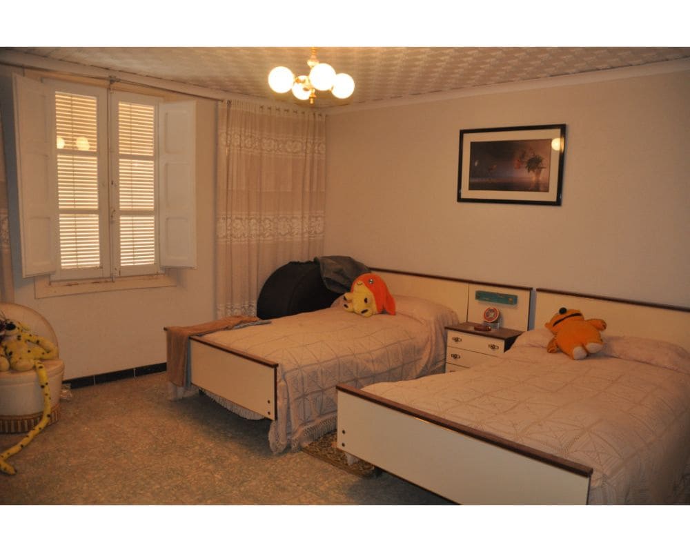 5 soveværelse Byhus til salg i Fuentes Calientes med garage - € 89.000 (Ref: 6461886)