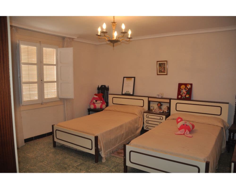 5 soveværelse Byhus til salg i Fuentes Calientes med garage - € 89.000 (Ref: 6461886)