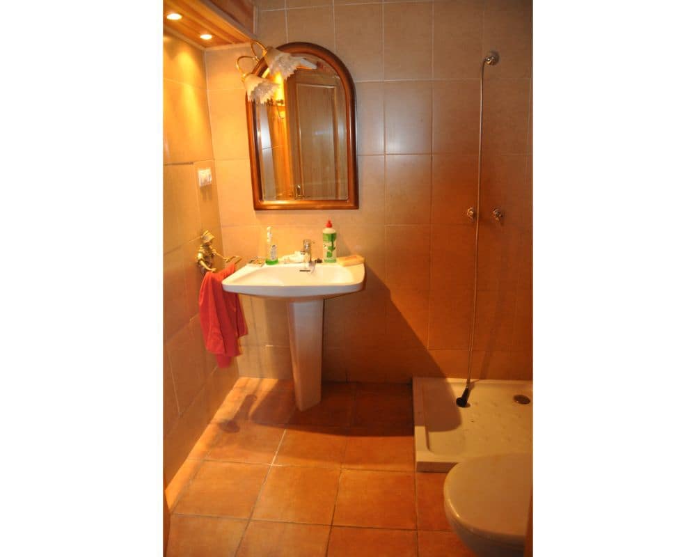 5 soveværelse Byhus til salg i Fuentes Calientes med garage - € 89.000 (Ref: 6461886)