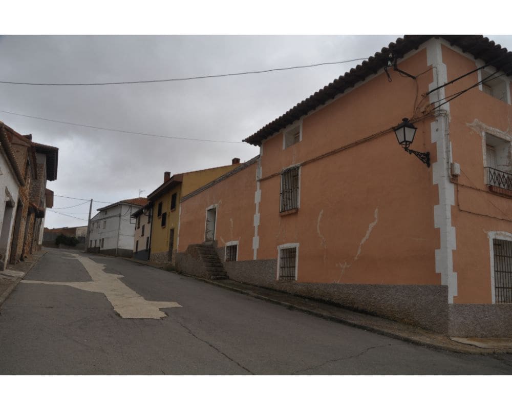 5 soveværelse Byhus til salg i Fuentes Calientes med garage - € 89.000 (Ref: 6461886)