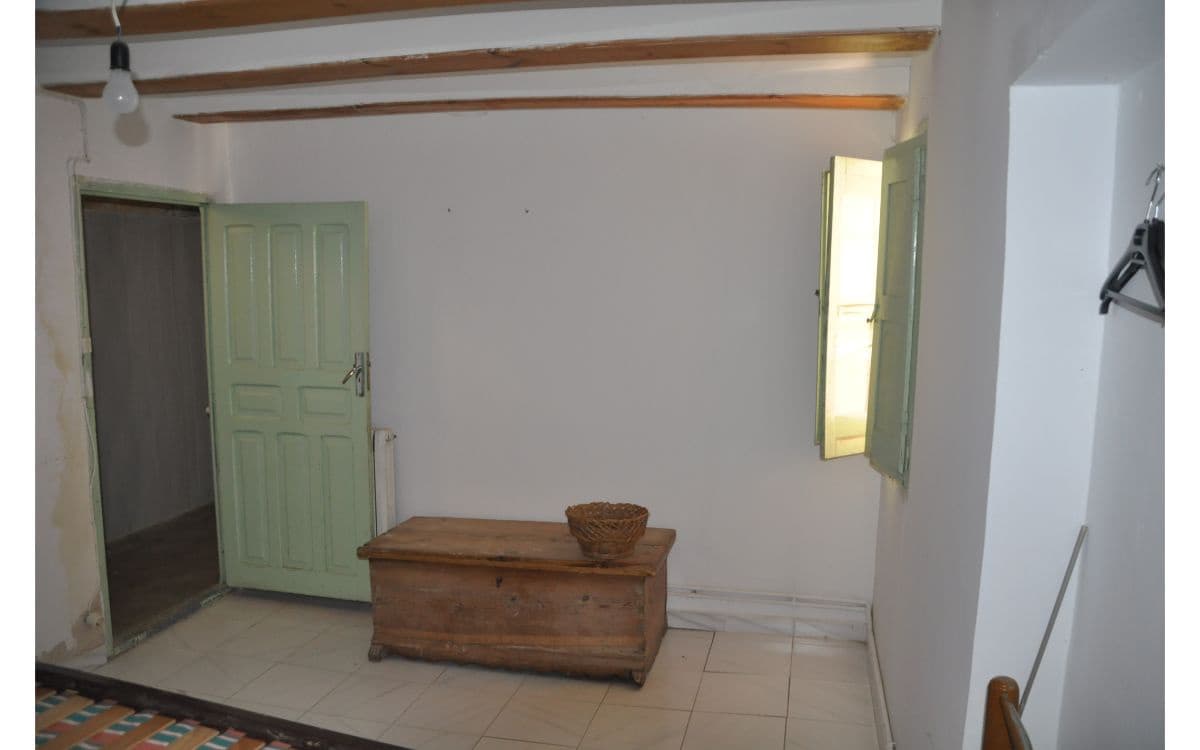 6 soveværelse Byhus til salg i Perales del Alfambra - € 53.000 (Ref: 6504422)