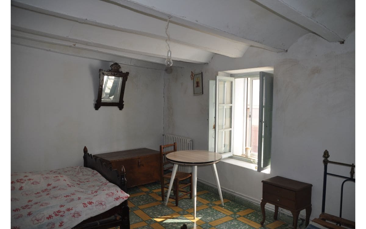 6 soveværelse Byhus til salg i Perales del Alfambra - € 53.000 (Ref: 6504422)