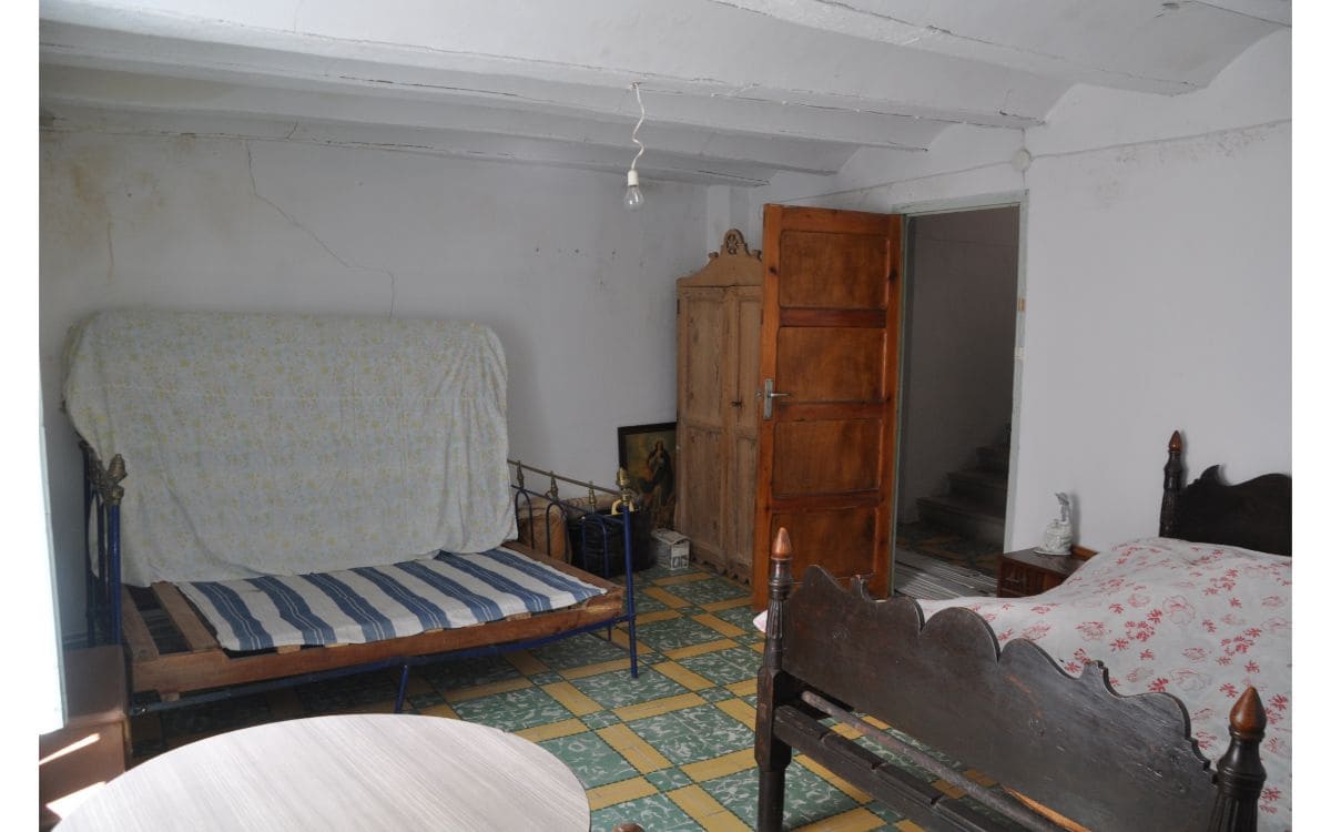 6 soveværelse Byhus til salg i Perales del Alfambra - € 53.000 (Ref: 6504422)