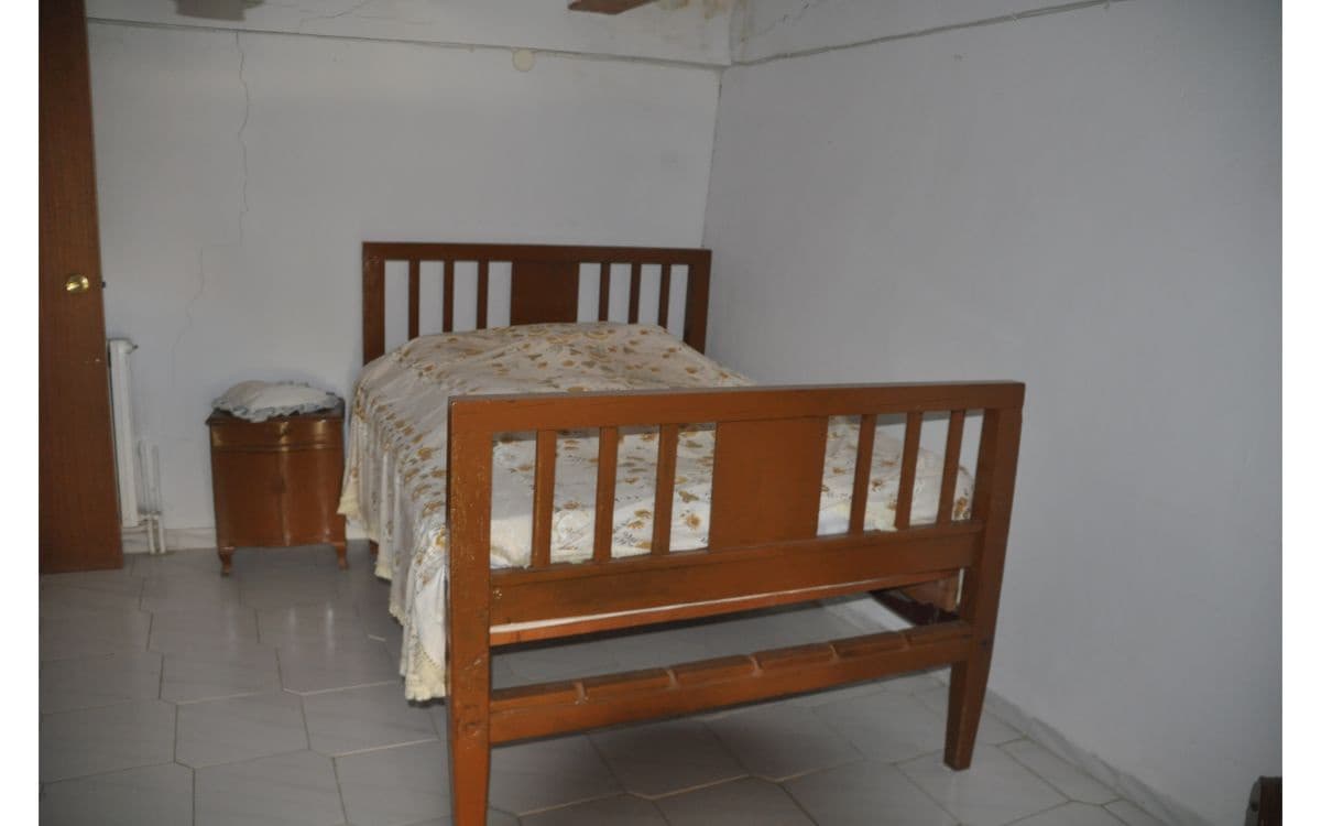 6 soveværelse Byhus til salg i Perales del Alfambra - € 53.000 (Ref: 6504422)