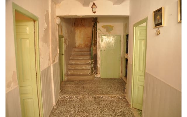 6 soveværelse Byhus til salg i Perales del Alfambra - € 53.000 (Ref: 6504422)