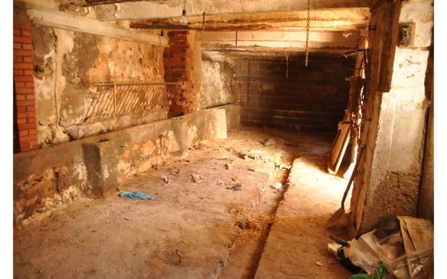 6 soveværelse Byhus til salg i Perales del Alfambra - € 53.000 (Ref: 6504422)