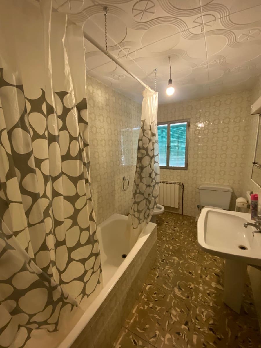 5 soveværelse Byhus til salg i Visiedo med garage - € 70.000 (Ref: 7411573)