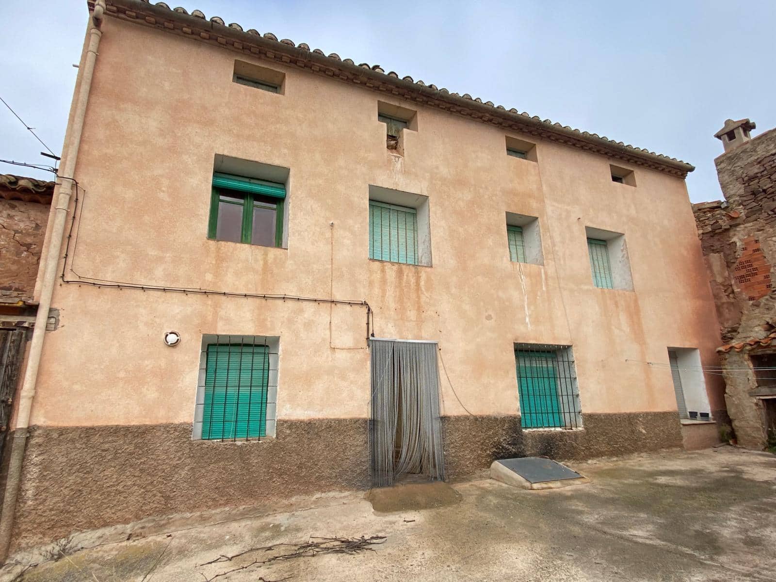 5 soveværelse Byhus til salg i Visiedo med garage - € 70.000 (Ref: 7411573)