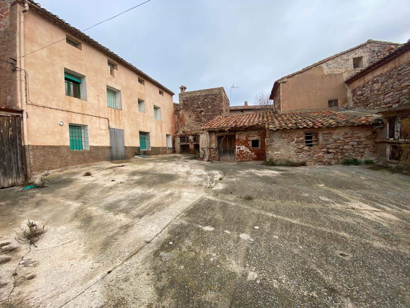 5 soveværelse Byhus til salg i Visiedo med garage - € 70.000 (Ref: 7411573)