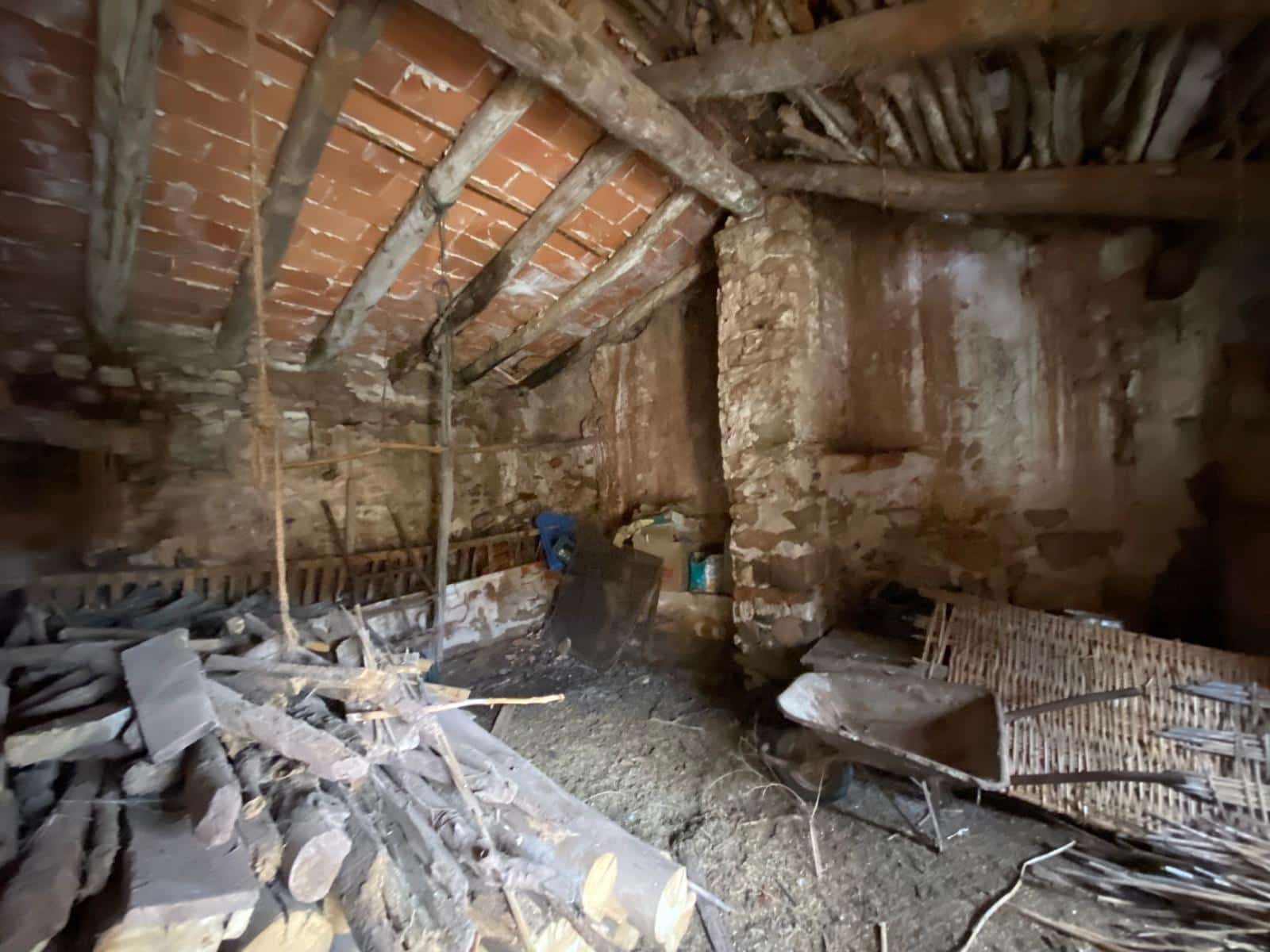 5 soveværelse Byhus til salg i Visiedo med garage - € 70.000 (Ref: 7411573)