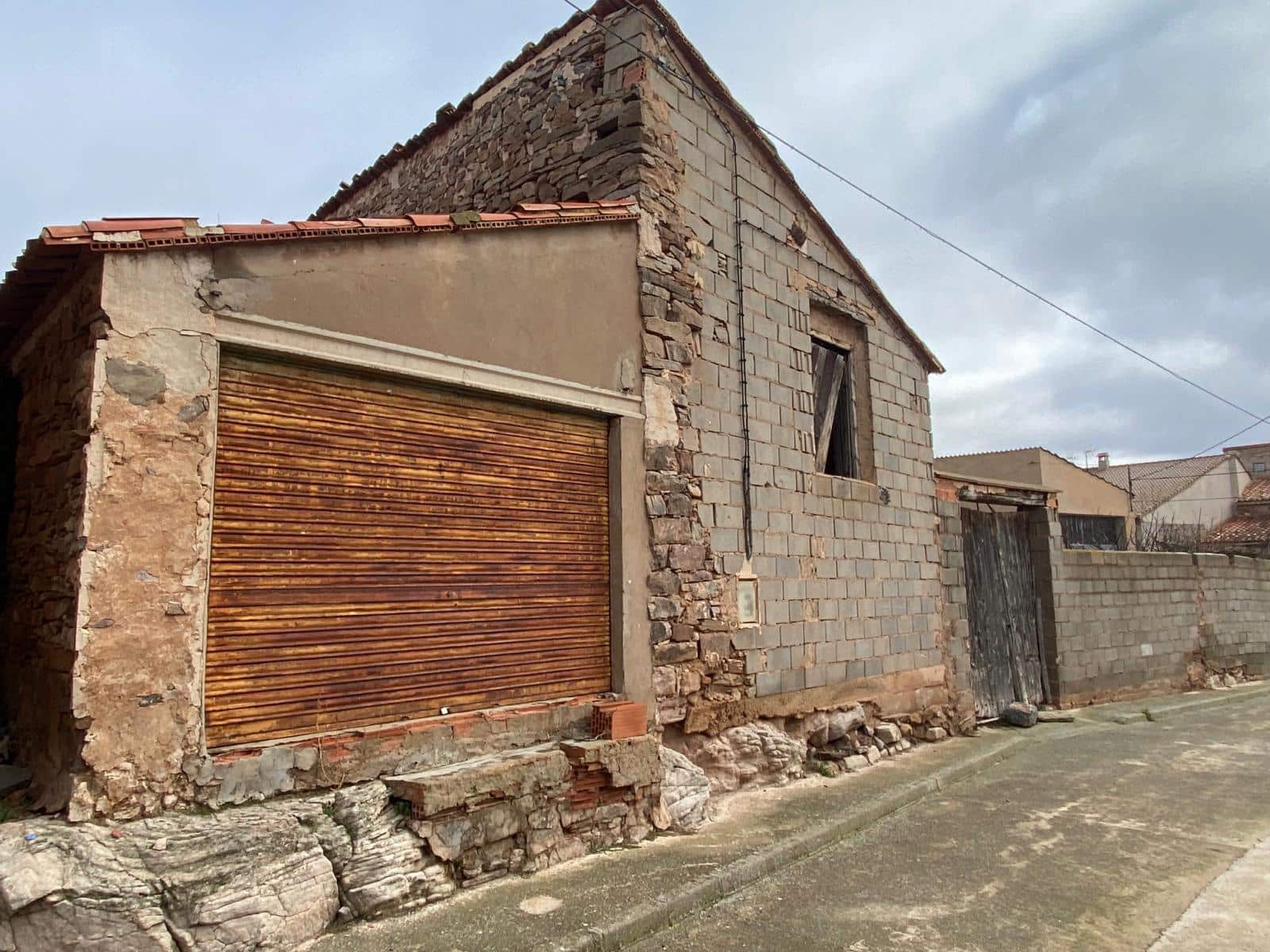 5 soveværelse Byhus til salg i Visiedo med garage - € 70.000 (Ref: 7411573)