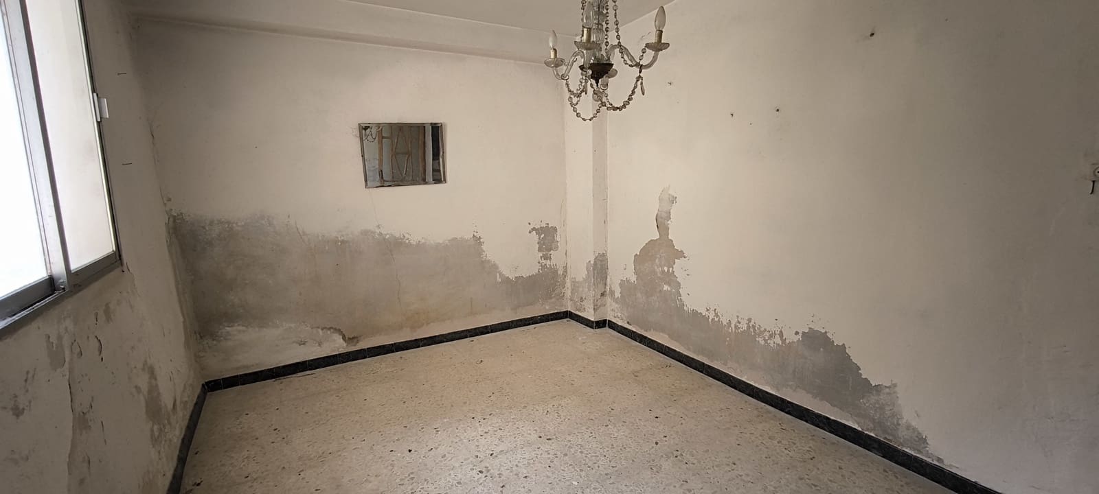 6 soveværelse Byhus til salg i Alpenes - € 65.000 (Ref: 8387565)