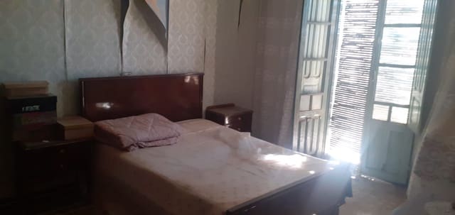 4 bedroom Townhouse for sale in Villarquemado with garage - € 90,000 (Ref: 8830464)