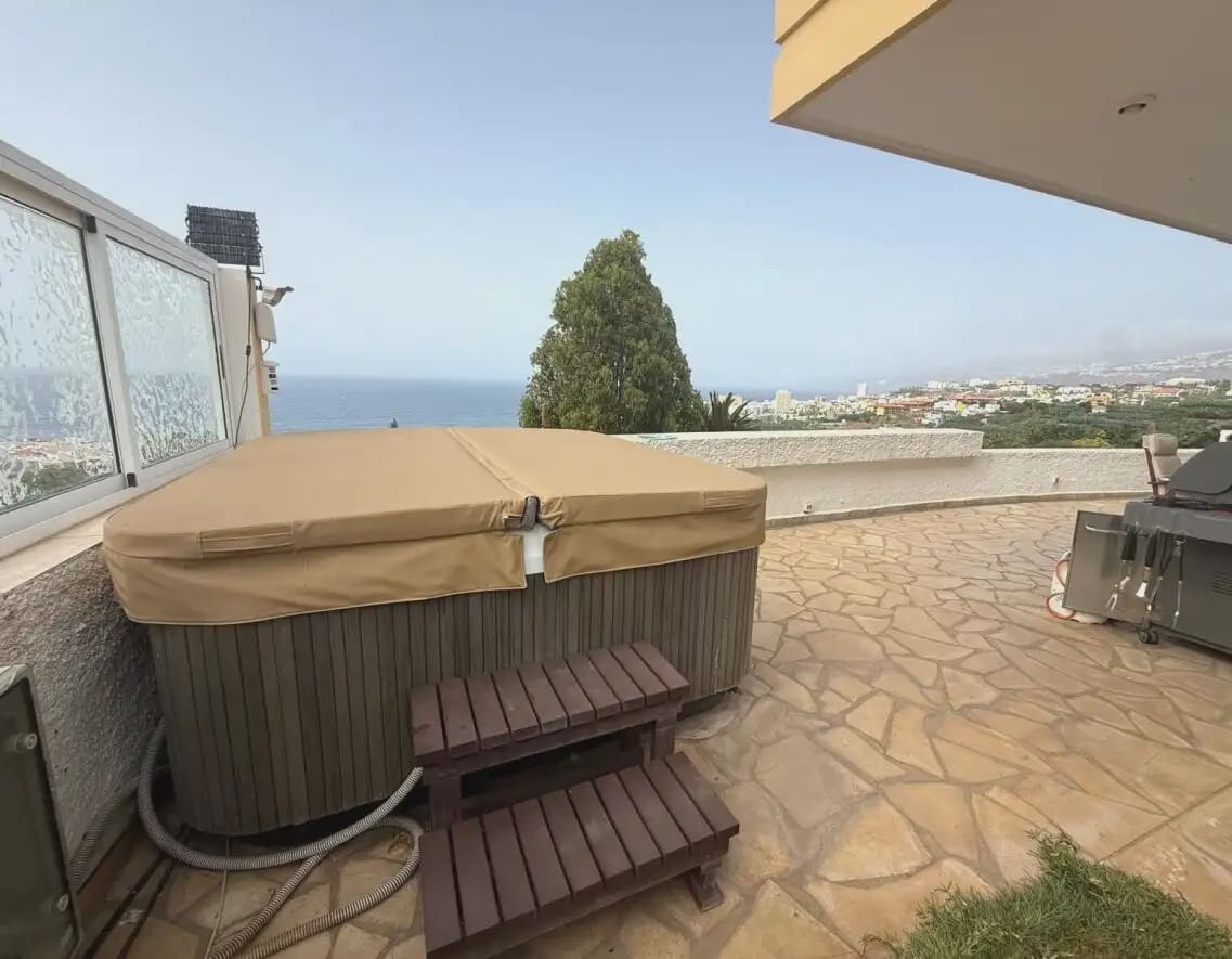 3 soverom Villa til salgs i Puerto de la Cruz med garasje - € 1 500 000 (Ref: 10009880)
