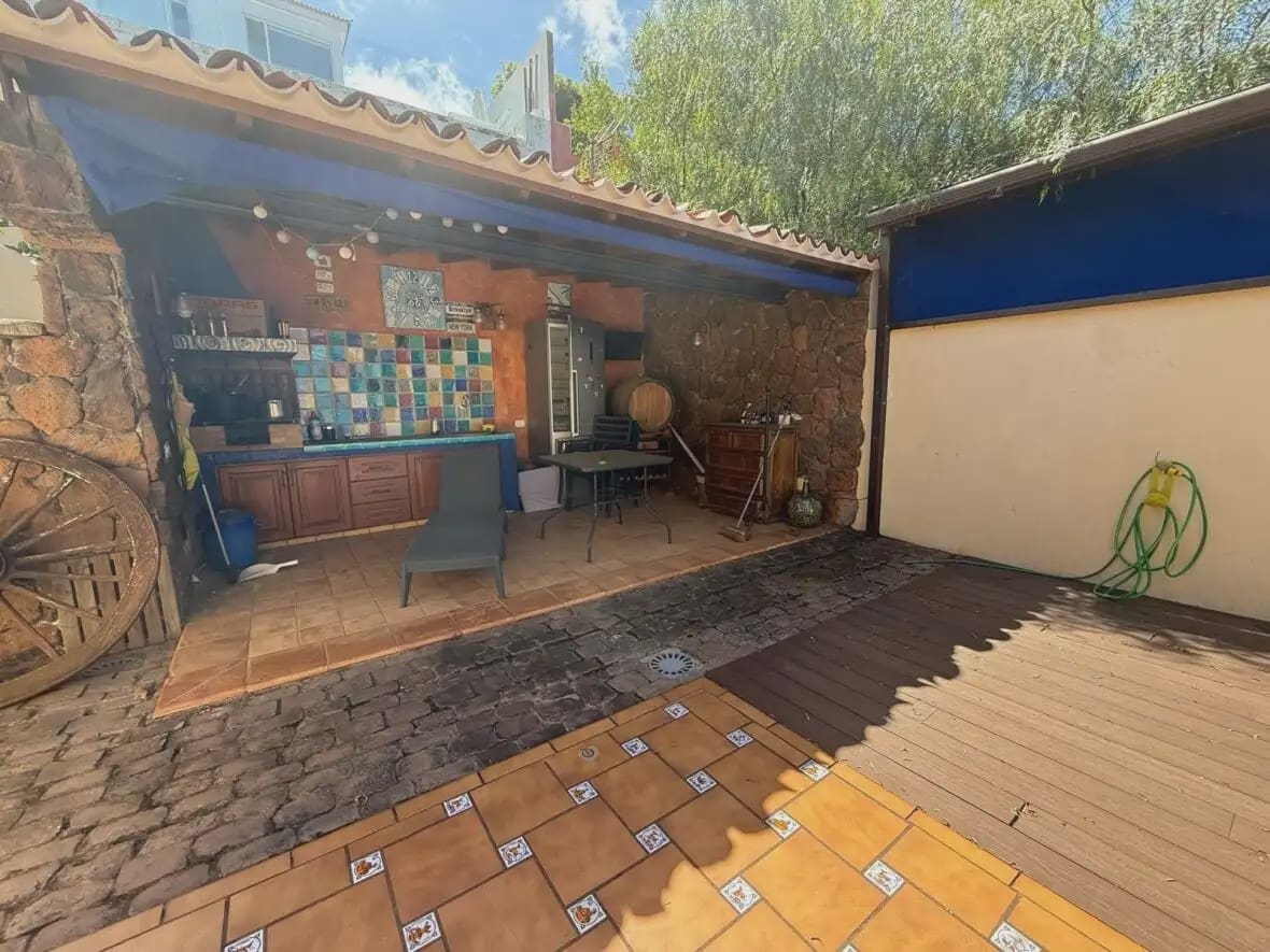 3 bedroom Villa for sale in El Sauzal with garage - € 620,000 (Ref: 10021876)