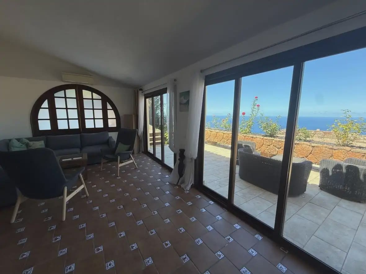 3 bedroom Villa for sale in El Sauzal with garage - € 620,000 (Ref: 10021876)