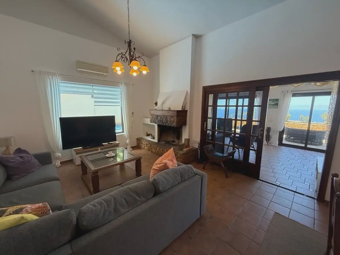 3 bedroom Villa for sale in El Sauzal with garage - € 620,000 (Ref: 10021876)