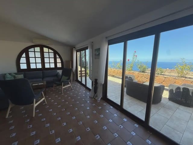 3 bedroom Villa for sale in El Sauzal with garage - € 620,000 (Ref: 10021876)