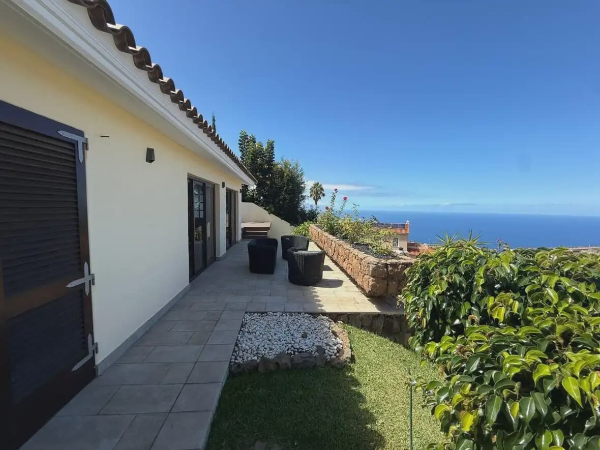 3 bedroom Villa for sale in El Sauzal with garage - € 620,000 (Ref: 10021876)