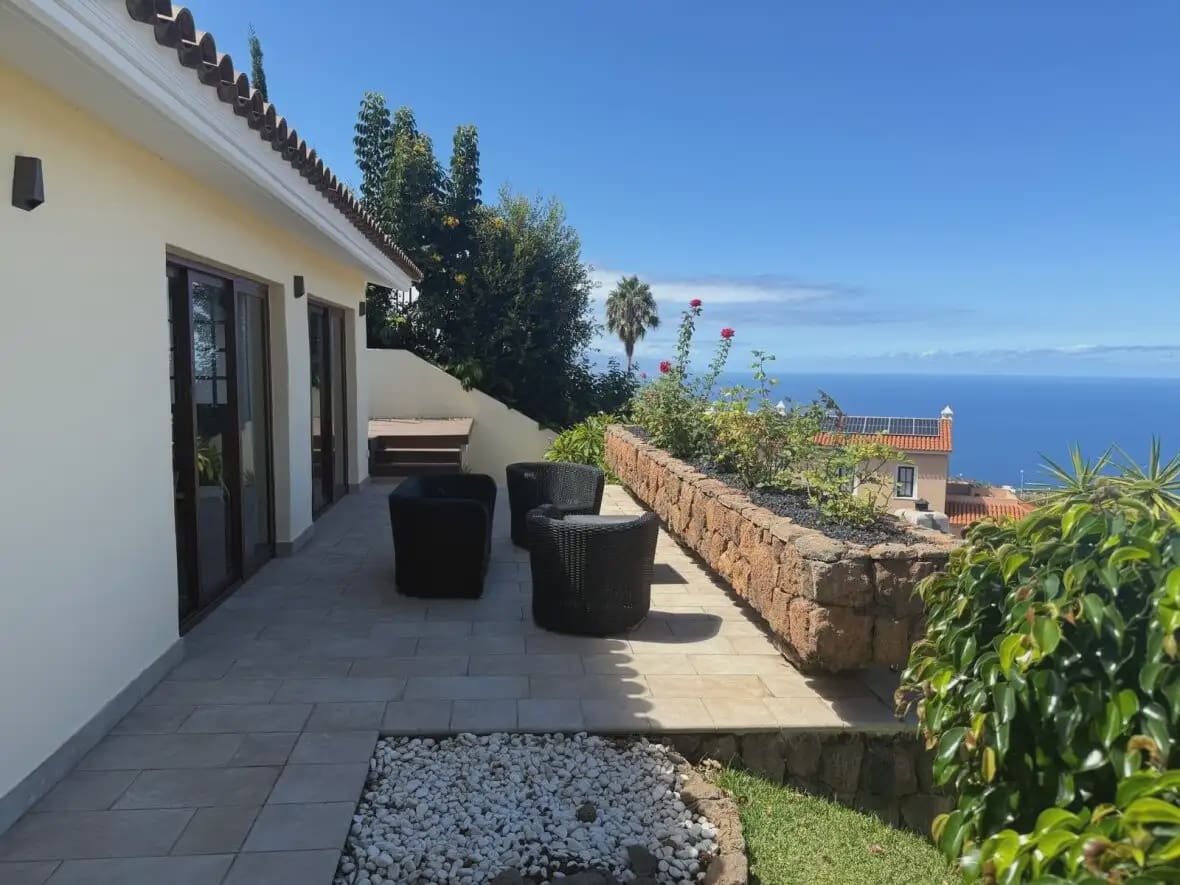 3 bedroom Villa for sale in El Sauzal with garage - € 620,000 (Ref: 10021876)