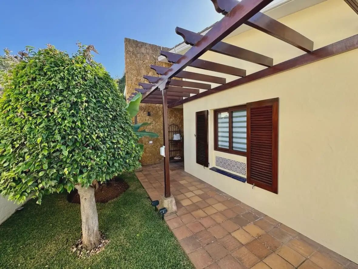 3 bedroom Villa for sale in El Sauzal with garage - € 620,000 (Ref: 10021876)