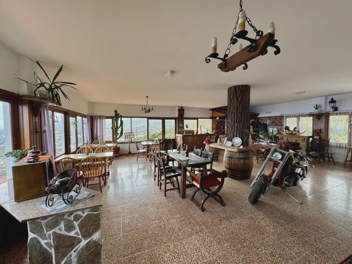 9 bedroom Business for sale in Icod de los Vinos - € 900,000 (Ref: 10021885)