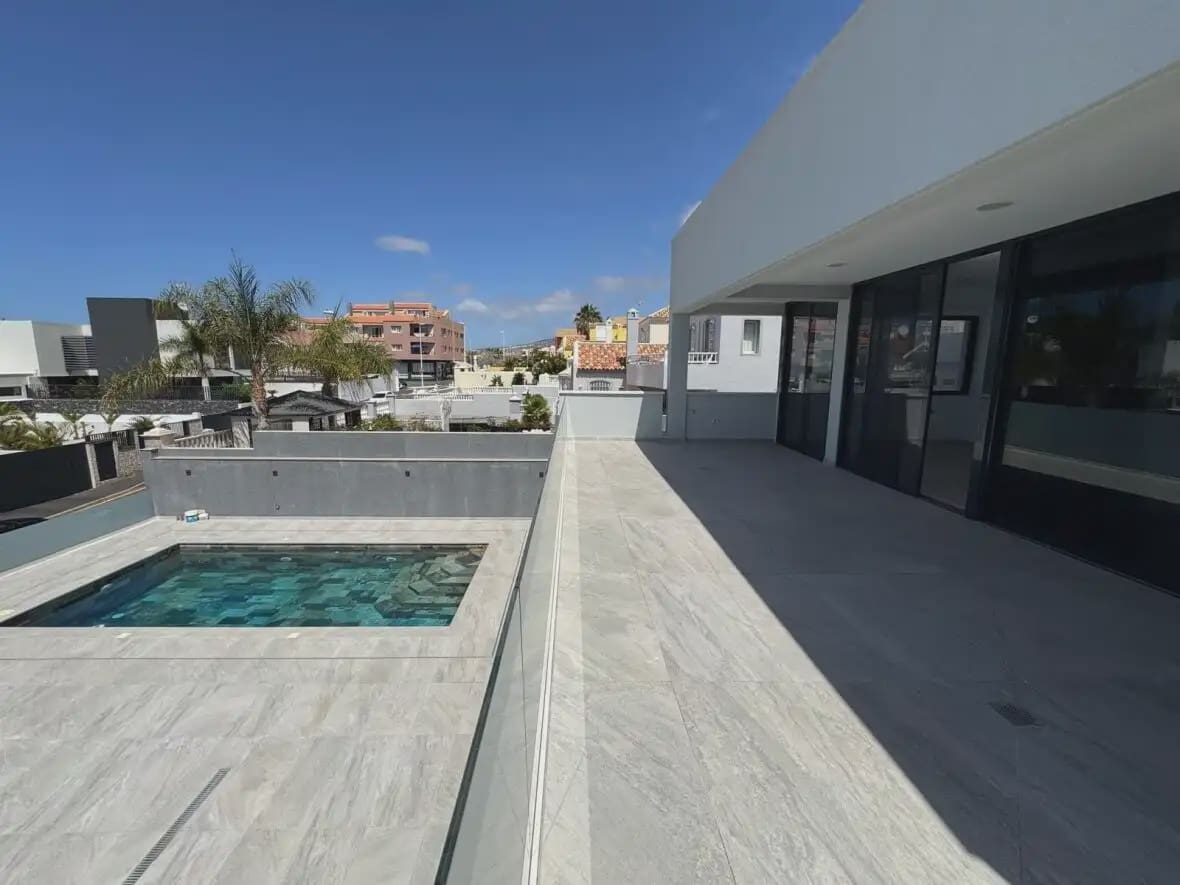 Chalet de 4 habitaciones en Adeje en venta con garaje - 1.850.000 € (Ref: 10021887)