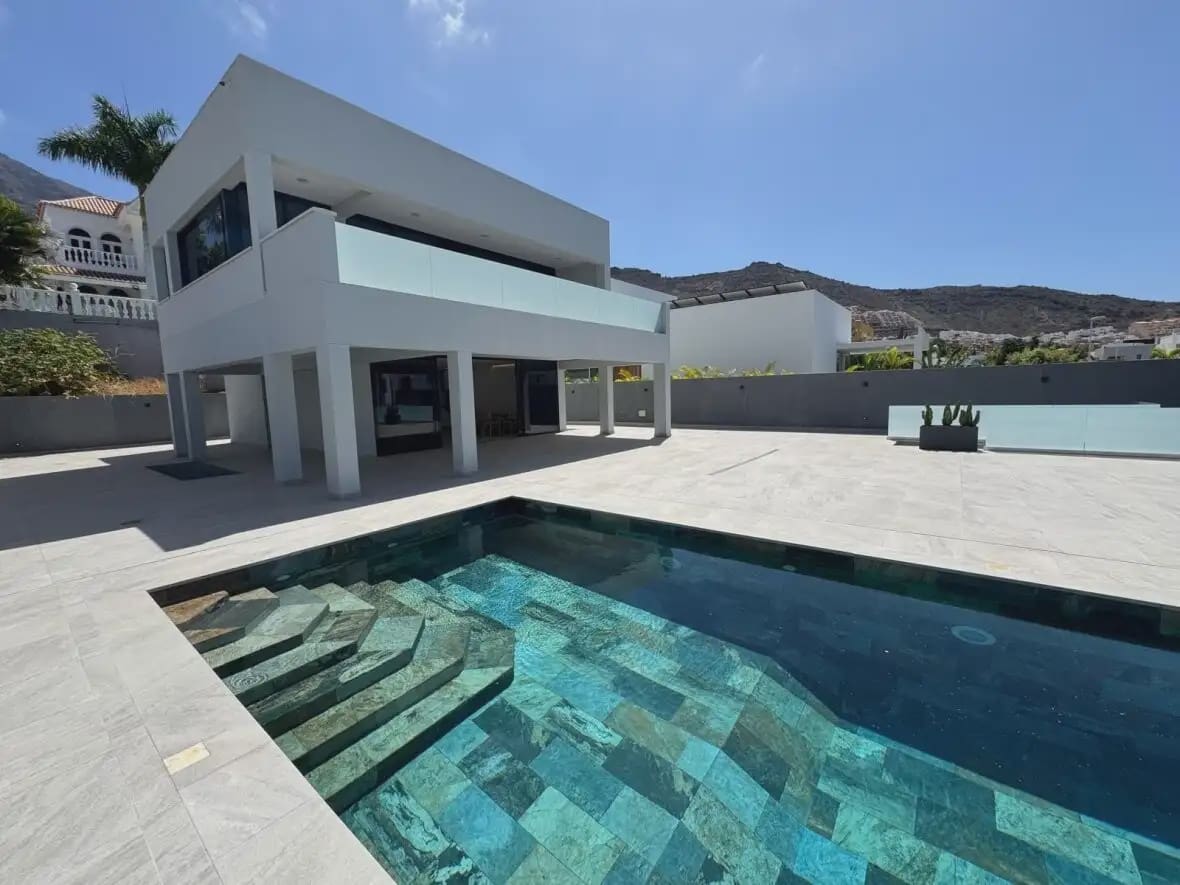 Chalet de 4 habitaciones en Adeje en venta con garaje - 1.850.000 € (Ref: 10021887)
