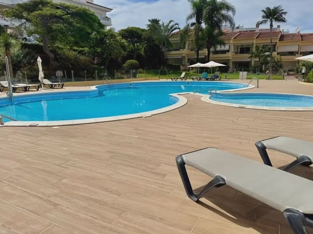 Adosado de 4 habitaciones en Puerto de la Cruz en venta con garaje - 1.100.000 € (Ref: 10021889)
