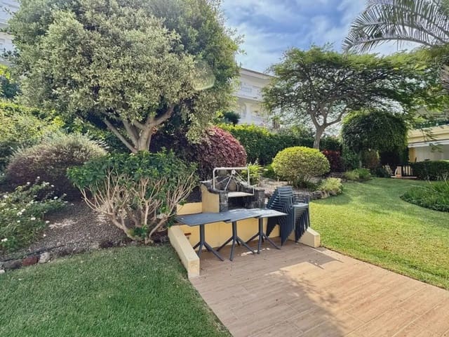 Adosado de 4 habitaciones en Puerto de la Cruz en venta con garaje - 1.100.000 € (Ref: 10021889)