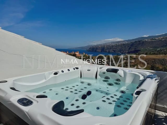 Adosado de 4 habitaciones en Puerto de la Cruz en venta con piscina garaje - 890.000 € (Ref: 10021889)