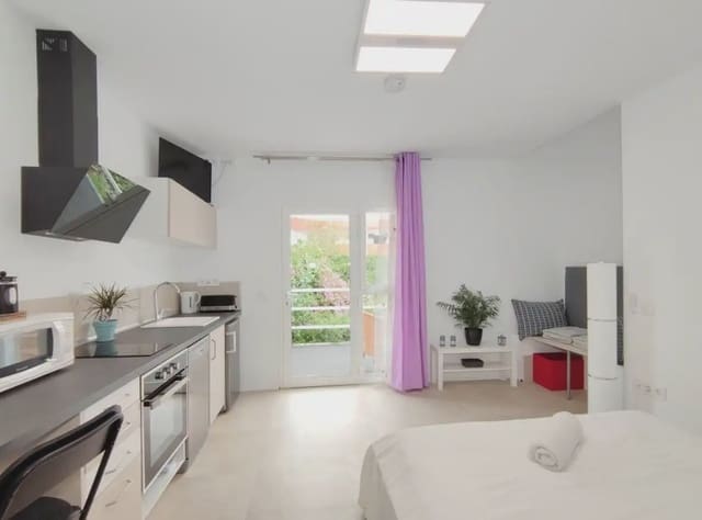 Estudio de 4 habitaciones en Puerto de la Cruz en venta - 1.100.000 € (Ref: 10021967)