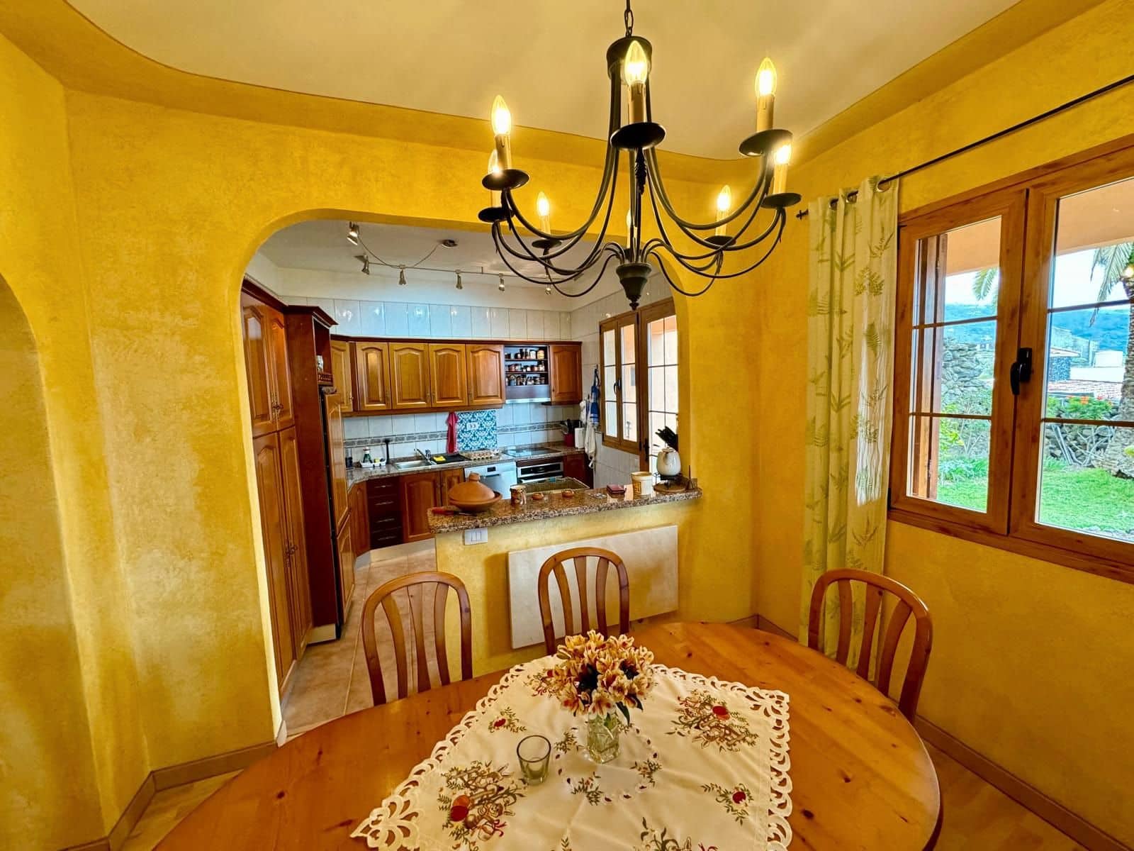 4 soveværelse Semi-Rækkehus til salg i Icod de los Vinos - € 395.000 (Ref: 8940340)