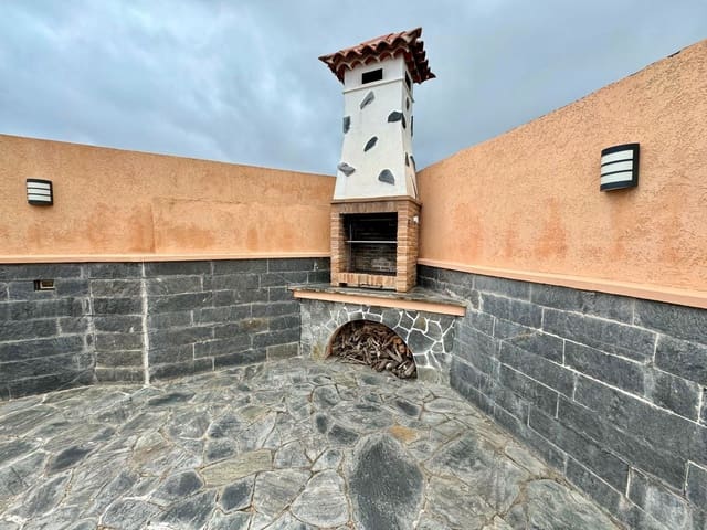 4 slaapkamer Halfvrijstaande villa te koop in Icod de los Vinos - € 395.000 (Ref: 8940340)