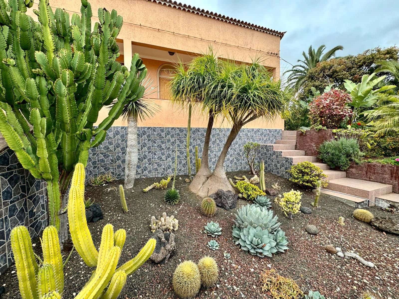 4 soveværelse Semi-Rækkehus til salg i Icod de los Vinos - € 395.000 (Ref: 8940340)